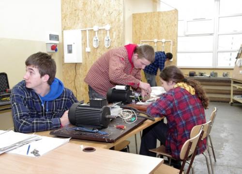 Technik elektryk